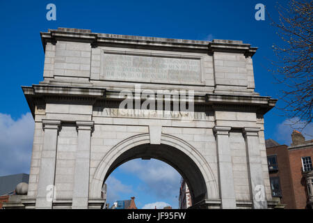 Passage des fusiliers, un monument qui fait partie de l'entrée de la rue Grafton St Stephen's Green Park, à Dublin, Irlande Banque D'Images