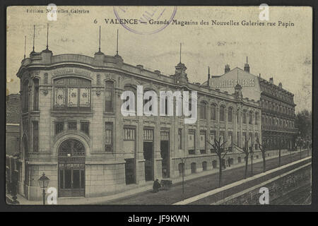 Valence - Grands magasins des Nouvelles Galeries Rue Papin 34529409396 o Banque D'Images