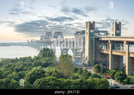 Jiujiang Yangtze River Bridge at Dusk Banque D'Images