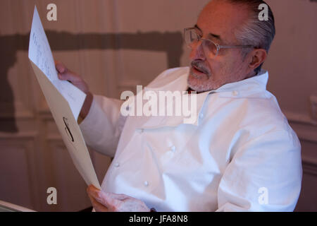 Restaurant Senderens, Alain Senderens (2 décembre 1939 - 25 juin 2017) était un chef français de premier plan et les praticiens de la Nouvelle Cuisine. Le Figaro crédité comme l'inventeur de l'alimentation et vin. Banque D'Images