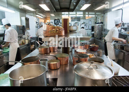 Restaurant Senderens, Alain Senderens (2 décembre 1939 - 25 juin 2017) était un chef français de premier plan et les praticiens de la Nouvelle Cuisine. Le Figaro crédité comme l'inventeur de l'alimentation et vin. Banque D'Images