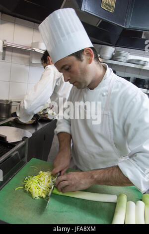 Restaurant Senderens, Alain Senderens (2 décembre 1939 - 25 juin 2017) était un chef français de premier plan et les praticiens de la Nouvelle Cuisine. Le Figaro crédité comme l'inventeur de l'alimentation et vin. Banque D'Images