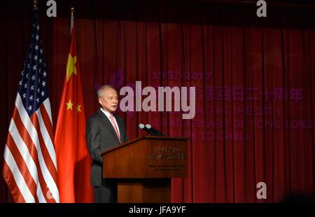 Washington, DC, USA. 29 Juin, 2017. L'ambassadeur chinois à l'United States Cui Tiankai aborde un événement soulignant le 20e anniversaire de la déclaration de Hong Kong à la Chine à Washington, DC, la capitale des États-Unis, le 29 juin 2017. Credit : Yin Bogu/Xinhua/Alamy Live News Banque D'Images