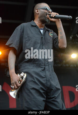 Milwaukee, Wisconsin, États-Unis. 29 Juin, 2017. Le bassiste John Norwood Fisher de Fishbone effectue la bande vivent à Henry Maier Festival Park lors Summerfest à Milwaukee, Wisconsin. Ricky Bassman/Cal Sport Media/Alamy Live News Banque D'Images