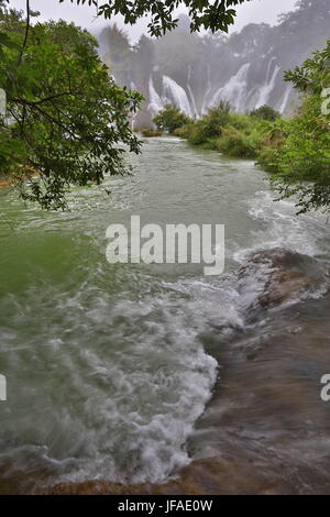 Chongzuo, Chongzuo, Chine. 30 Juin, 2017. Paysage de Cascade Detian du Guangxi dans le sud-ouest de la Chine. Crédit : SIPA Asie/ZUMA/Alamy Fil Live News Banque D'Images