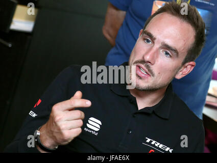 Düsseldorf, Allemagne. 30 Juin, 2017. John Degenkolb course cycliste allemand, photographié au cours d'une conférence de presse d'Trek-Segafredo pour le Tour de France à Düsseldorf, Allemagne, 30 juin 2017. Le Tour de France commence le 1 juillet 2017 à Duesseldorf. Photo : Daniel Karmann/dpa/Alamy Live News Banque D'Images