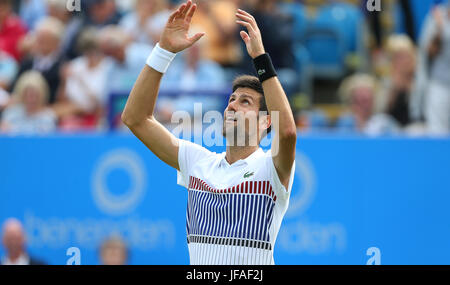 Eastbourne, Royaume-Uni. 30 Juin, 2017. Novak Djokovic la Serbie de célèbre après avoir battu Daniil Medvedev de la Russie dans la demi-finale au cours d'une sixième journée de l'International Aegon Eastbourne le 30 juin 2017, à Eastbourne, Angleterre Crédit : Paul Terry Photo/Alamy Live News Banque D'Images