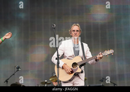 Londres, Royaume-Uni. 30 Juin, 2017. Mike Rutherford de Mike et la mécanique en live sur scène le grand chêne dans le cadre de l'heure d'été britannique 2017 (CEST) Festival à Hyde Park à Londres. Date de la photo : Vendredi, 30 juin 2017. Crédit photo doit se lire : Crédit : Roger Garfield/Alamy Live News Crédit : Roger Garfield/Alamy Live News Banque D'Images