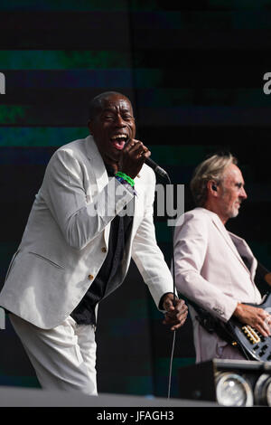 Londres, Royaume-Uni. 30 Juin, 2017. Andrew Roachford de Mike et la mécanique en live sur scène le grand chêne dans le cadre de l'heure d'été britannique 2017 (CEST) Festival à Hyde Park à Londres. Date de la photo : Vendredi, 30 juin 2017. Crédit photo doit se lire : Crédit : Roger Garfield/Alamy Live News Crédit : Roger Garfield/Alamy Live News Banque D'Images