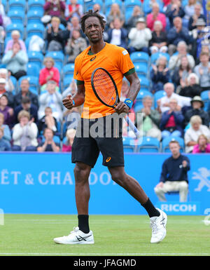 Eastbourne, Royaume-Uni. 30 Juin, 2017. Gaël Monfils de France fête de battre Richard Gasquet de la France dans la demi-finale au cours d'une sixième journée de l'International Aegon Eastbourne le 30 juin 2017, à Eastbourne, Angleterre Crédit : Paul Terry Photo/Alamy Live News Banque D'Images