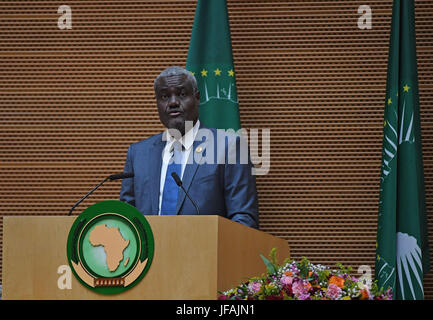 Addis Abeba, Ethiopie. 30 Juin, 2017. Mahamt Moussa Faki, Président de la Commission de l'UA, donne un discours lors de la 31e session ordinaire du Conseil exécutif de l'Union africaine, tenue à Addis Abeba, capitale de l'Éthiopie, le 30 juin 2017. La 31e session ordinaire du Conseil exécutif de l'Union africaine a débuté le vendredi dans le cadre du 29e sommet de l'UA dans la capitale de l'Éthiopie Addis-abeba. Crédit : Chen Cheng/Xinhua/Alamy Live News Banque D'Images