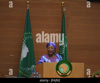 Addis Abeba, Ethiopie. 30 Juin, 2017. Nkosazana Dlamini-Zuma, l'ancien président de la Commission de l'Union africaine, prononce un discours lors de la 31e session ordinaire du Conseil exécutif de l'Union africaine, tenue à Addis Abeba, capitale de l'Éthiopie, le 30 juin 2017. La 31e session ordinaire du Conseil exécutif de l'Union africaine a débuté le vendredi dans le cadre du 29e sommet de l'UA dans la capitale de l'Éthiopie Addis-abeba. Crédit : Chen Cheng/Xinhua/Alamy Live News Banque D'Images