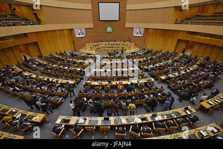 Addis Abeba, Ethiopie. 30 Juin, 2017. Les participants assistent à la 31e session ordinaire du Conseil exécutif de l'Union africaine, tenue à Addis Abeba, capitale de l'Éthiopie, le 30 juin 2017. La 31e session ordinaire du Conseil exécutif de l'Union africaine a débuté le vendredi dans le cadre du 29e sommet de l'UA dans la capitale de l'Éthiopie Addis-abeba. Crédit : Chen Cheng/Xinhua/Alamy Live News Banque D'Images