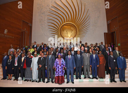 Addis Abeba, Ethiopie. 30 Juin, 2017. Les participants posent pour une photo de groupe lors de la 31e session ordinaire du Conseil exécutif de l'Union africaine, tenue à Addis Abeba, capitale de l'Éthiopie, le 30 juin 2017. La 31e session ordinaire du Conseil exécutif de l'Union africaine a débuté le vendredi dans le cadre du 29e sommet de l'UA dans la capitale de l'Éthiopie Addis-abeba. Crédit : Chen Cheng/Xinhua/Alamy Live News Banque D'Images