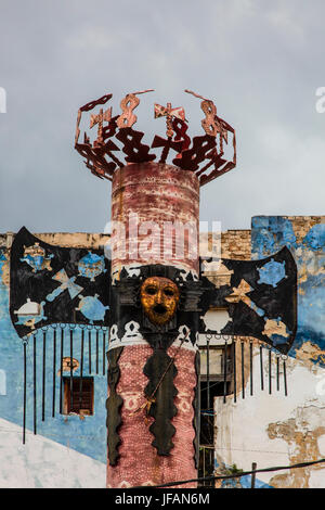 L'art afro-cubain dans l'artiste colonie de CALLEJON DE HAMEL a commencé par l'artiste SALVADOR GONZALES - LA HAVANE, CUBA Banque D'Images