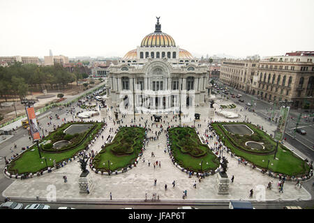 La ville de Mexico, Mexique - 2011 : Palacio de Bellas Artes (Palais des Beaux-Arts). Un important centre culturel, le musée et le bâtiment historique. Banque D'Images