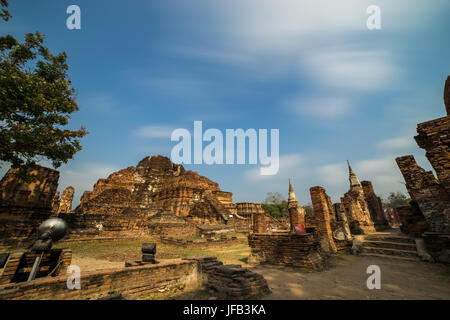 Temple bouddhiste ruine, Wat Mahathat, Ayuthata, Thaïlande Banque D'Images