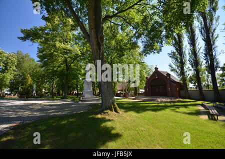 St.-Rochus église en bois Dobrzen Wielki (a probablement été construite en 1658 et a été reconstruit et restauré à plusieurs reprises), du 6 juillet 2014, Pologne Banque D'Images