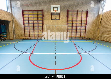 Dutch vide gymnase pour les sports scolaires Banque D'Images
