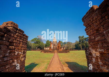 Temple Wat Chang Lom chez Si Satchanalai Historical Park, site du patrimoine mondial de l'UNESCO dans la région de Sukhothai, Thaïlande Banque D'Images