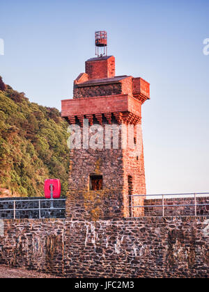 La tour rhénane sur le quai à Lynmouth, Devon, UK. Cette tour a été construite au 19ème siècle, sur le modèle de guet sur le Rhin, comme l'eau salée Banque D'Images