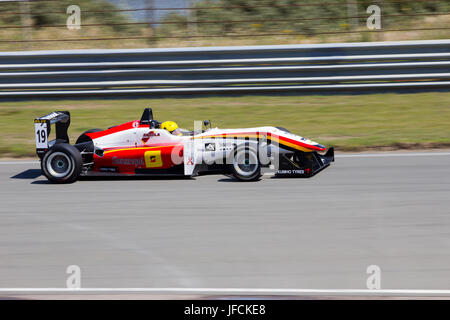ZANDVOORT, Pays-Bas - 15 juillet : Luis Sa Silva (Angola) au cours de la course GP Masters RTL de Formule 3 au Circuit Park Zandvoort le 15 juillet 2012 Banque D'Images