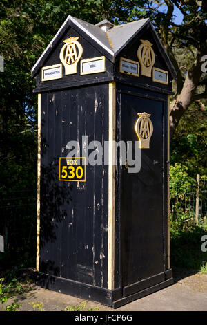 Photo montre : AA (Automobile Association) téléphone fort à Brancaster, Norfolk © Julian Wyth. Tous droits réservés. Aucune utilisation non autorisée. Banque D'Images