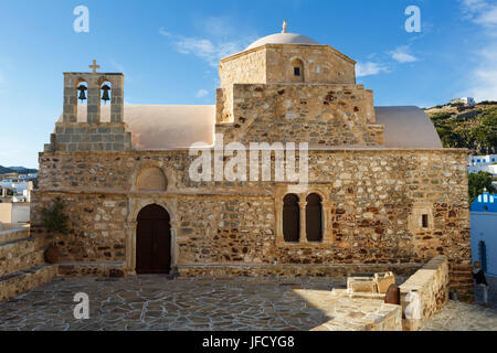 Vieille église à Chora de l'île de Kimolos en Grèce. Banque D'Images