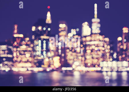 Vintage trouble tonique Manhattan waterfront skyline at night, New York City, USA. Banque D'Images