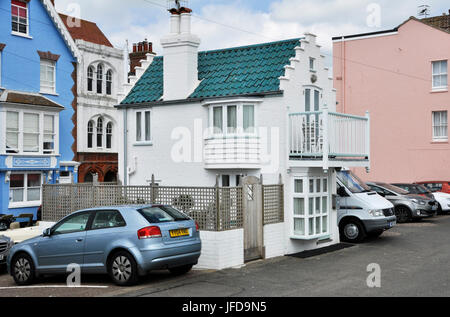 Petite maison dans le parc de voiture leiston Banque D'Images