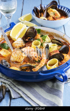 Moqueca de Peixe dans une casserole Banque D'Images