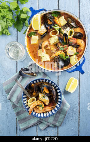 Ragoût de fruits de mer dans la Casserolle Banque D'Images