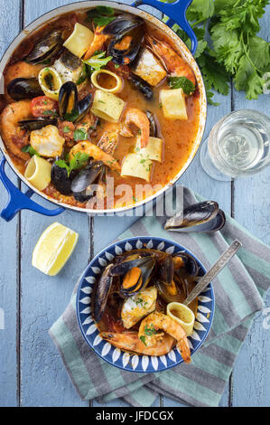 Ragoût de fruits de mer dans une Casserolle Banque D'Images