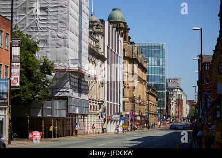 L'un 96 (196) 874-6448 Office de développement de la qualité des unités de vente au détail et de bureaux occupés par les noirs dans le centre-ville de Manchester Banque D'Images