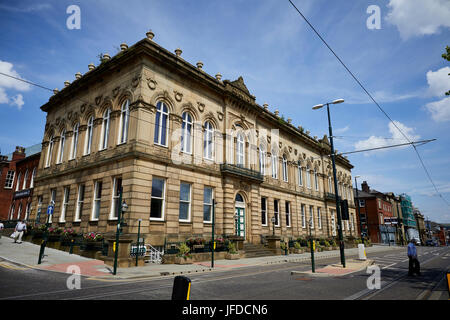 Oldham ornementé Lyceum et tramway à Union Street Oldham aussi housing Union Street Youth Centre Banque D'Images