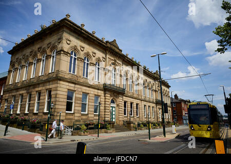 Oldham ornementé Lyceum et tramway à Union Street Oldham aussi housing Union Street Youth Centre Banque D'Images