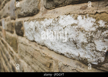 Près d'un mur de brique traditionnelle en pierre montrant les blocs de forme en uniforme Banque D'Images