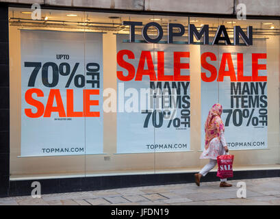 Shop Topman avant avec soldes d'été des affiches, dans Fishergate, Preston, Royaume-Uni Banque D'Images