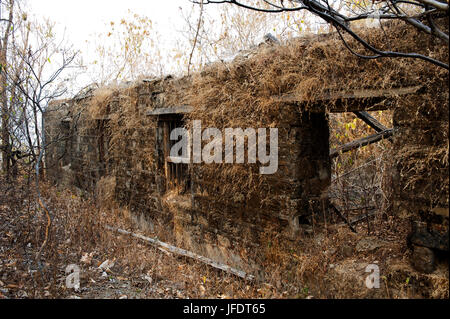 Tôt le matin, près de maison abandonnée à Thak village. Thak village a été rendu célèbre par Jim Corbett dans son livre Maneaters de Kumaon, Uttarakhand, Inde Banque D'Images