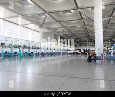 L'aéroport de Málaga, Espagne - 27 mai 2012 : Presque vide comptoir des bagages dans l'aéroport de Málaga à dimanche Banque D'Images