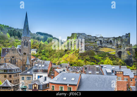 L'église et le château de La Roche. Banque D'Images