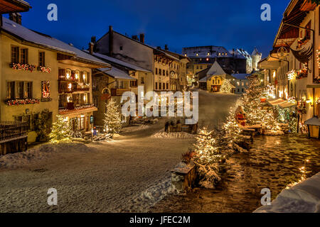 Vue de la nuit de Noël, après le village de Gruyère Suisse Banque D'Images