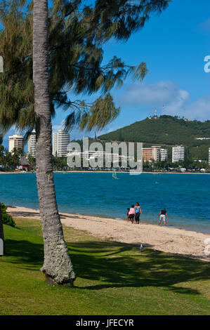 Front de Mer et plage de Nouméa capitale de la Nouvelle-Calédonie, de la Mélanésie, Pacifique Sud Banque D'Images