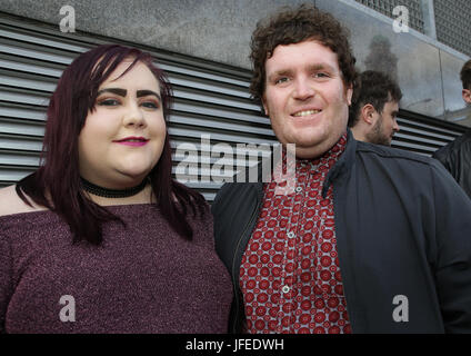 L'attente des fans de Liam Gallagher Show à Manchester Ritz O2 - 23-05-2017 Avec : Liam Gallagher Fans Où : Manchester, Royaume-Uni Quand : 30 mai 2017 Credit : Sakura/WENN.com Banque D'Images