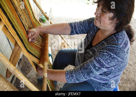 Araucania Temuco, Chili, mapuches, commerce équitable,, textiles, à tisser, le tissage, la femme, Banque D'Images