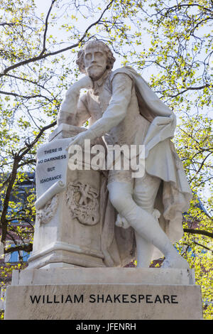 L'Angleterre, Londres, Leicester Square, Statue de Shakespeare Banque D'Images