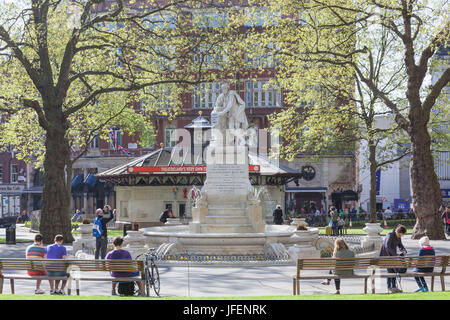 L'Angleterre, Londres, Leicester Square, Statue de Shakespeare Banque D'Images