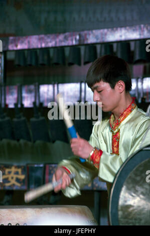 Chine, province du Shaanxi, Xi' une tour du Tambour, concert de tambour Banque D'Images