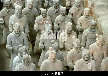 Chine, Province du Shaanxi, près de Xi', un district Lintong, inscrit au Patrimoine Mondial de l'UNESCO, l'armée de terre cuite, gardant le premier empereur Qin Shi Huangdi's tomb Banque D'Images