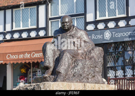 L'Angleterre, Kent, Westerham, Winston Churchill Statue Banque D'Images